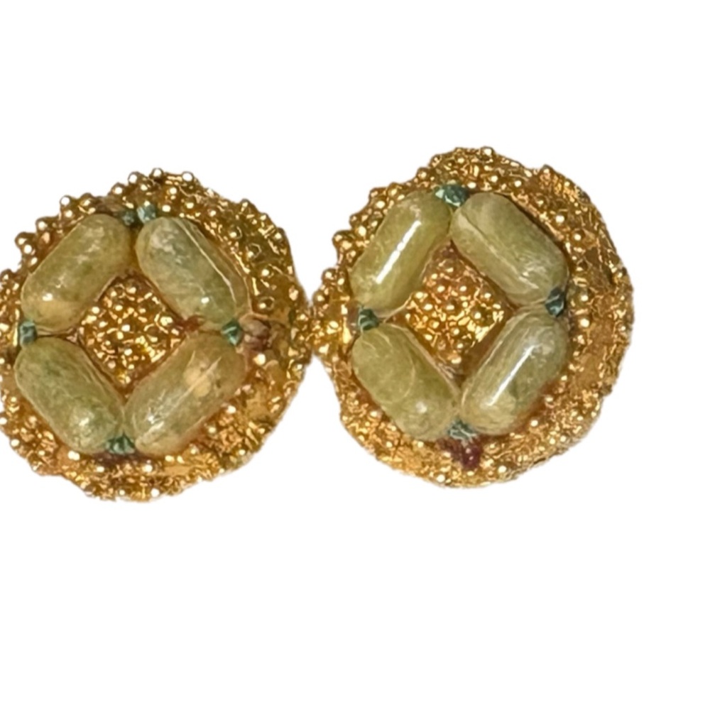 Vintage metal clip-on earrings with frosted green Murano glass beads - Picture 2 of 4